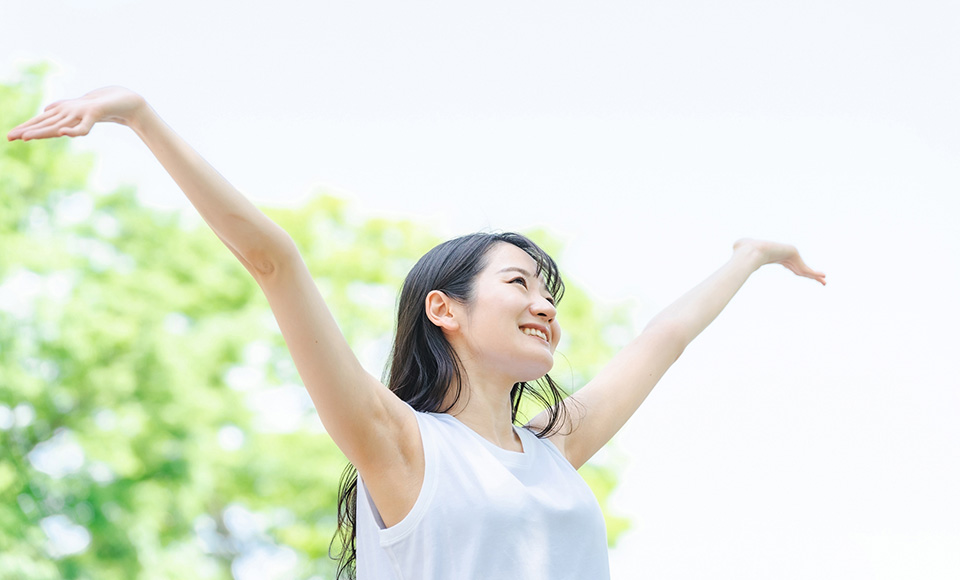 開放的な女性の写真