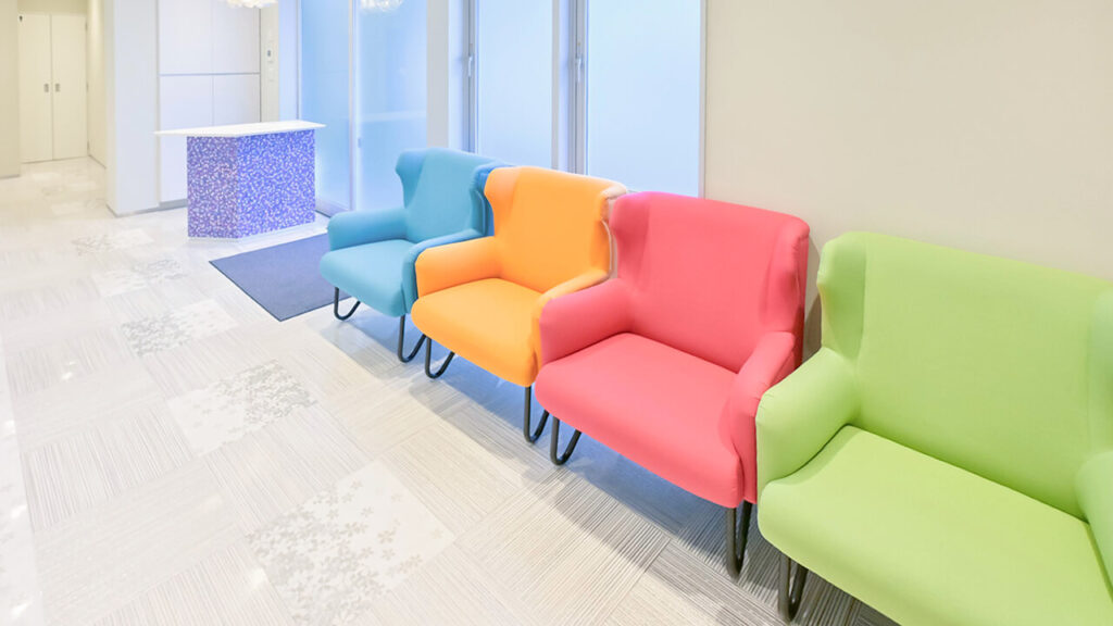 待合室の椅子の写真