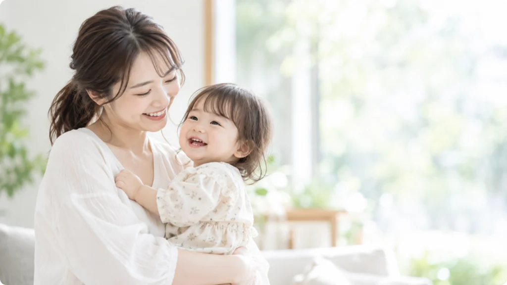 赤ちゃんを抱く母親