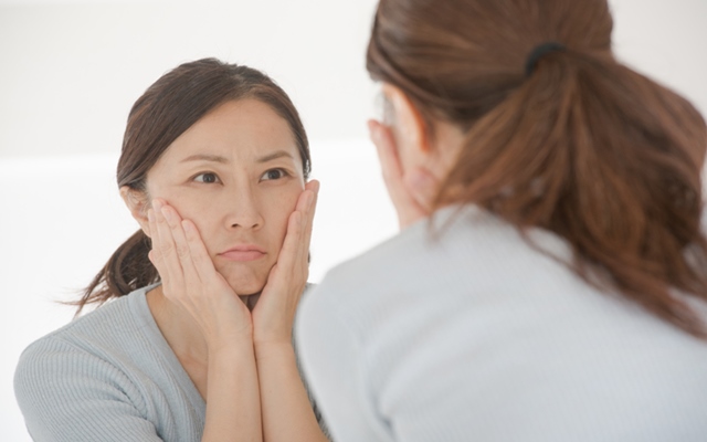美容液に、皮膚科処方の塗り薬、気になるシミが一番目立たなくなったのは?【体験談】