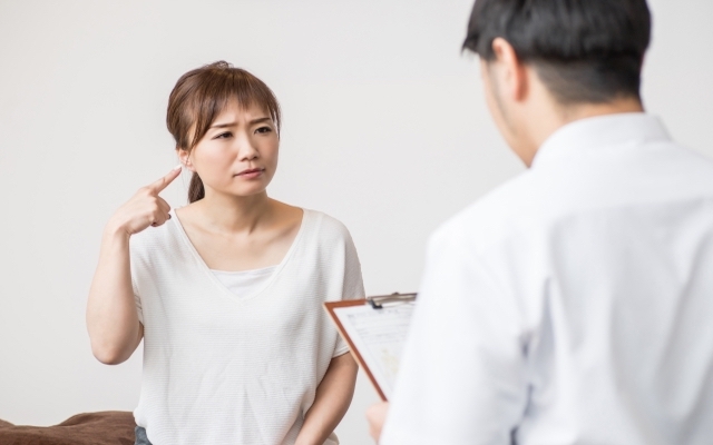 ある日、突然耳鳴りが!発症から7年たってようやく「メニエール病の疑い」とわかり…【体験談】